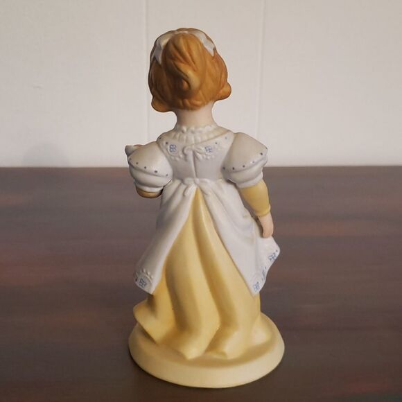Vintage Avon Porcelain Figurine "A Mother's Love" - Picture 3 of 8